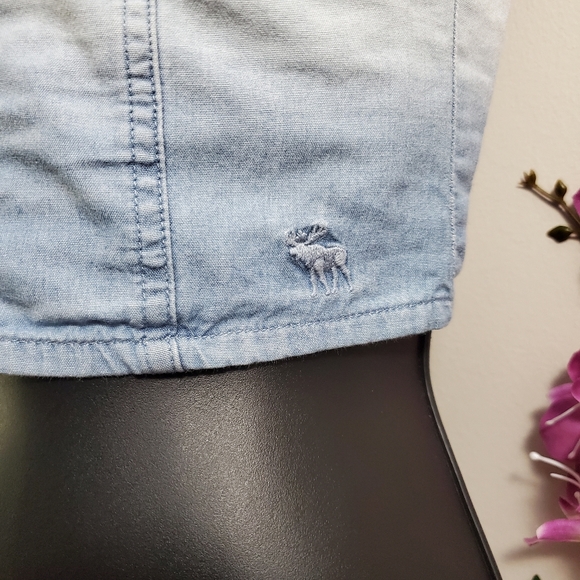 Abercrombie & Fitch washout soft denim crop top - Picture 3 of 4